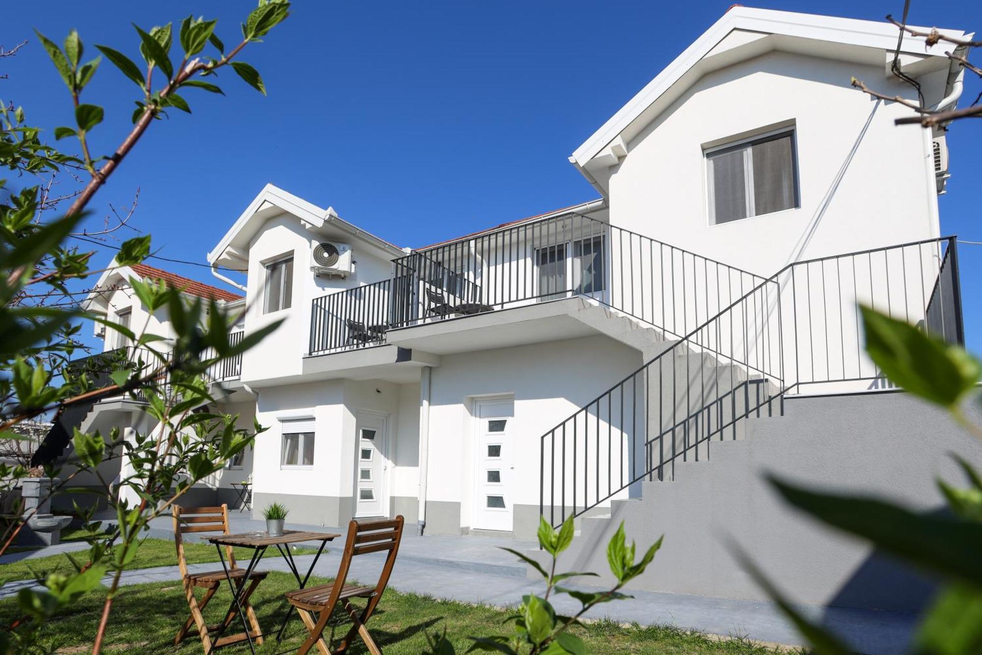 Airport Stay Apartments Surcin Exterior photo